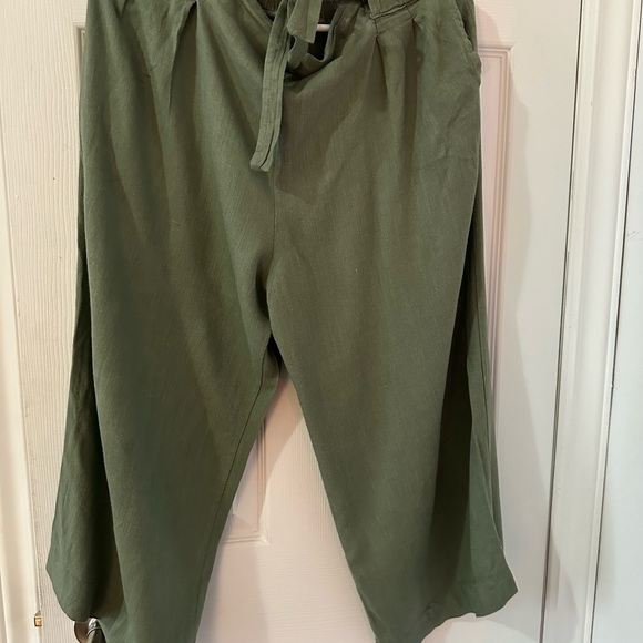 Experience comfort and style these green capris. - Picture 3 of 3